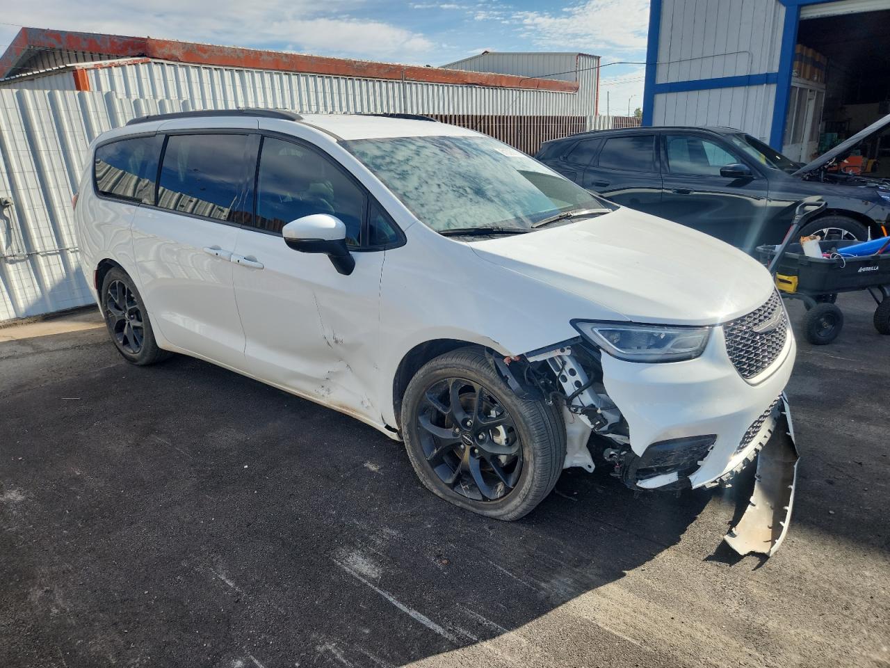 Chrysler Pacifica Touring L Image 3