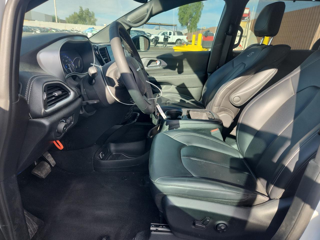 Chrysler Pacifica Touring L Image 7