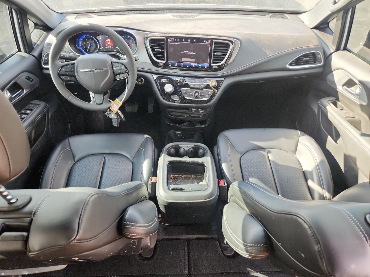 Chrysler Pacifica Touring L Image 5