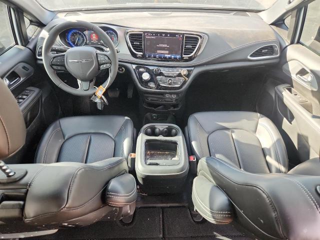 Chrysler Pacifica Touring L Image 5