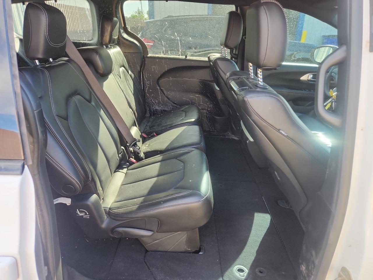 Chrysler Pacifica Touring L Image 9