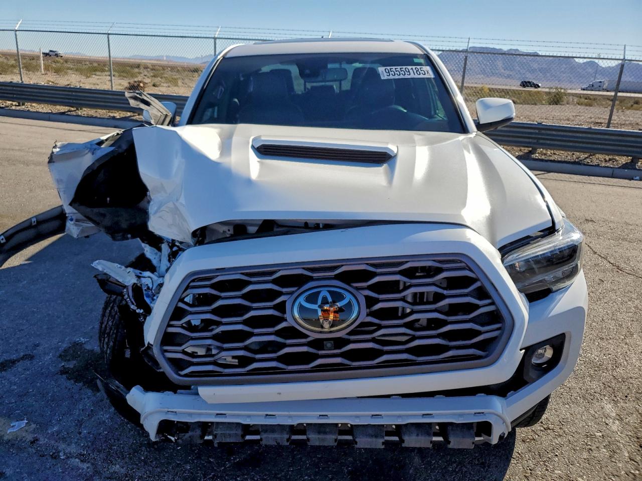 Toyota Tacoma Double Cab Image 3