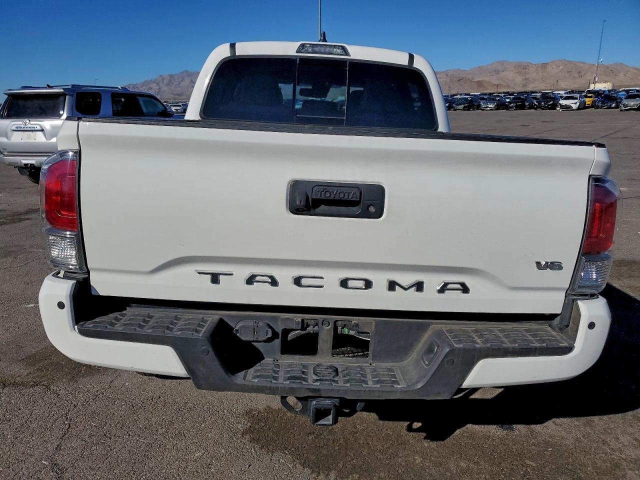 Toyota Tacoma Double Cab Image 4
