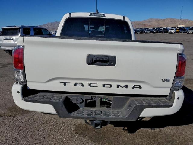 Toyota Tacoma Double Cab Image 4