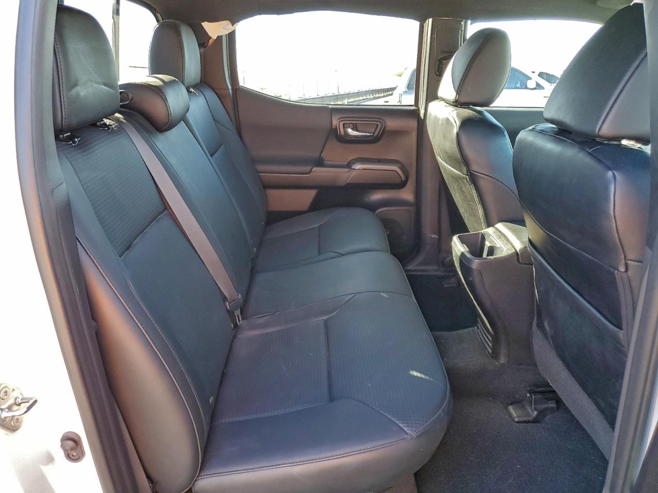 Toyota Tacoma Double Cab Image 9