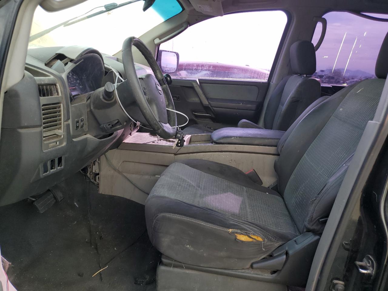 Nissan Titan Xe Image 8