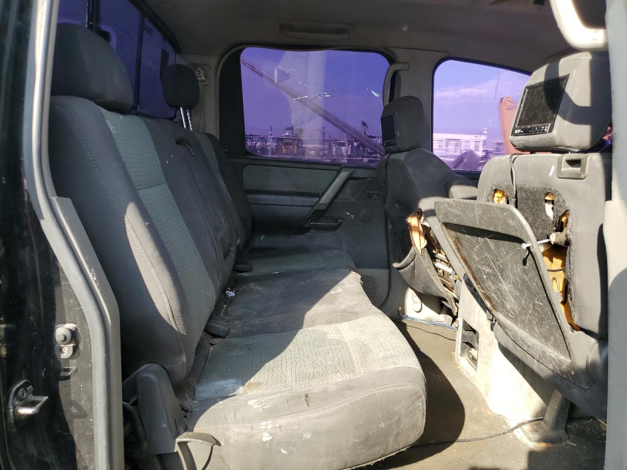 Nissan Titan Xe Image 11