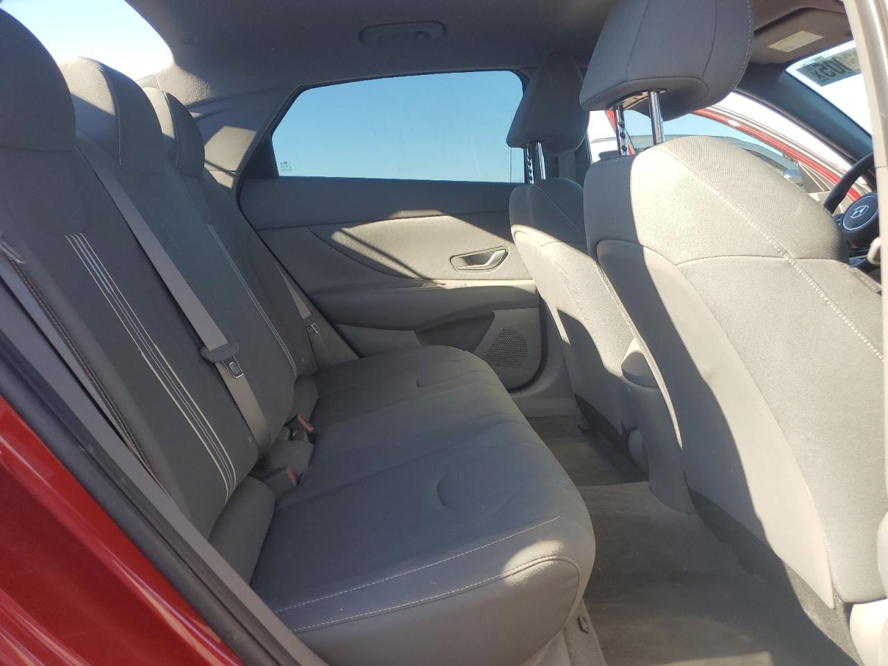 Hyundai ELANTRA Sel Image 12