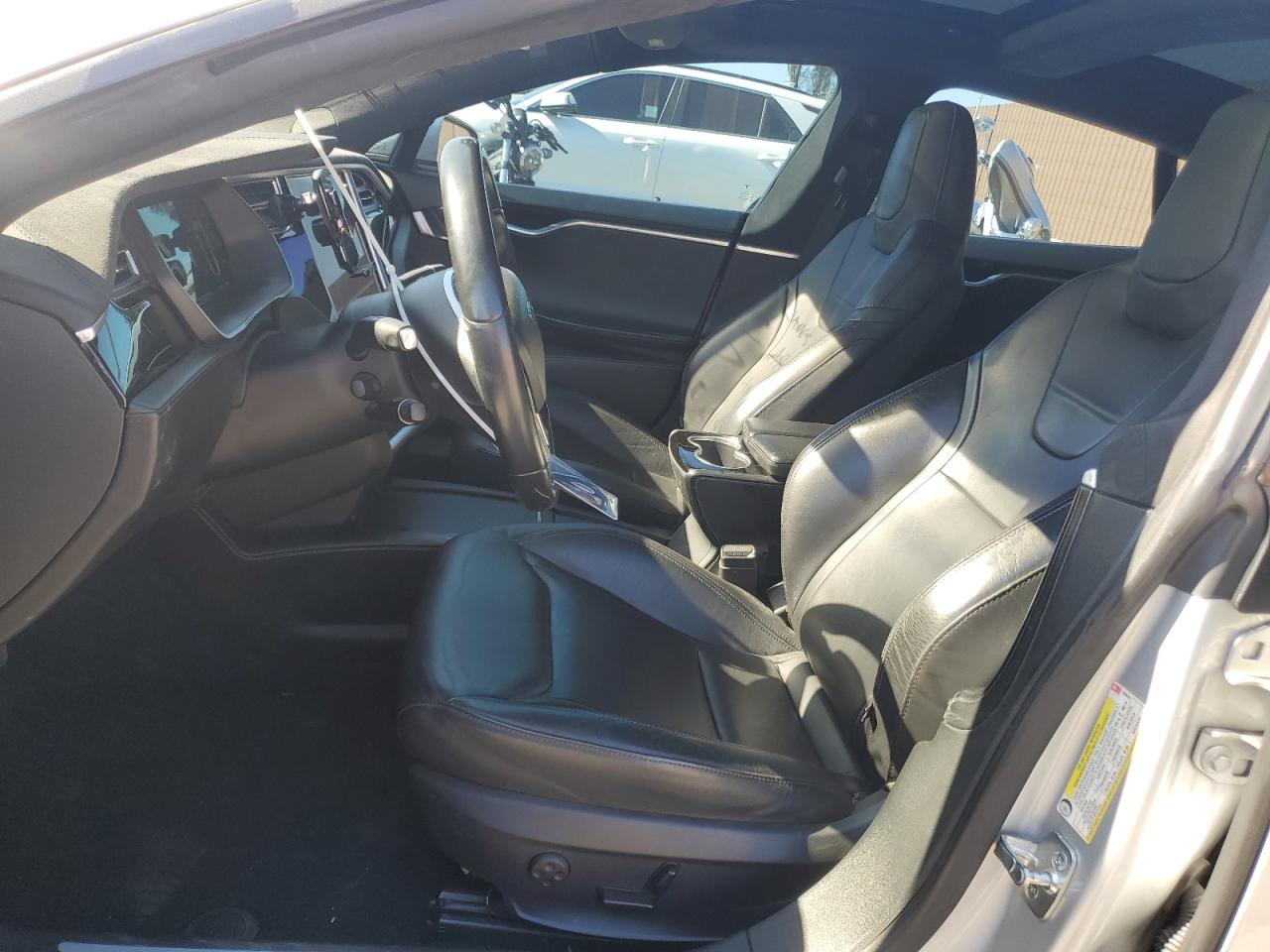 Tesla Model S Image 9