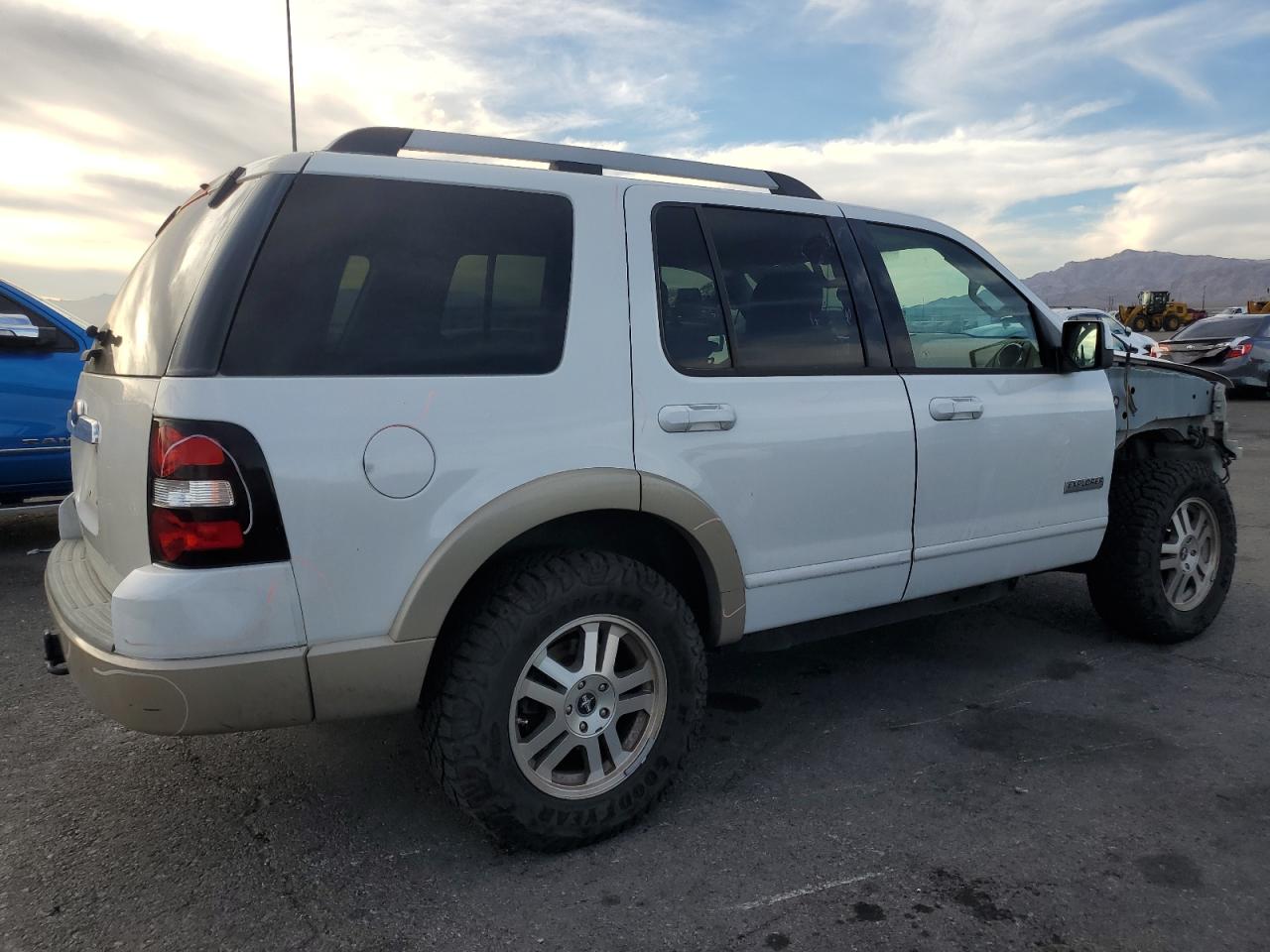 Ford Explorer Eddie Bauer Image 12