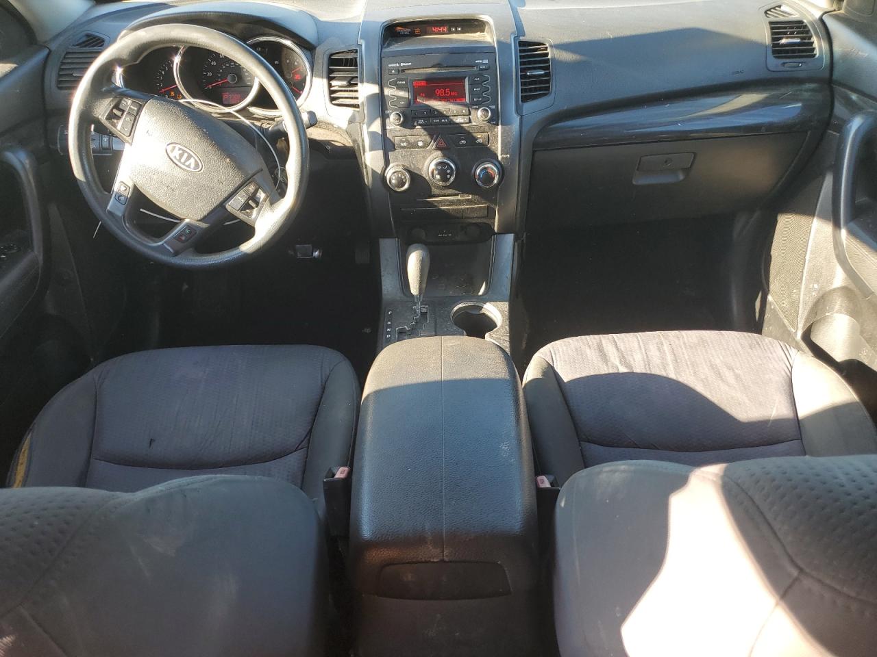 Kia Sorento Base Image 8