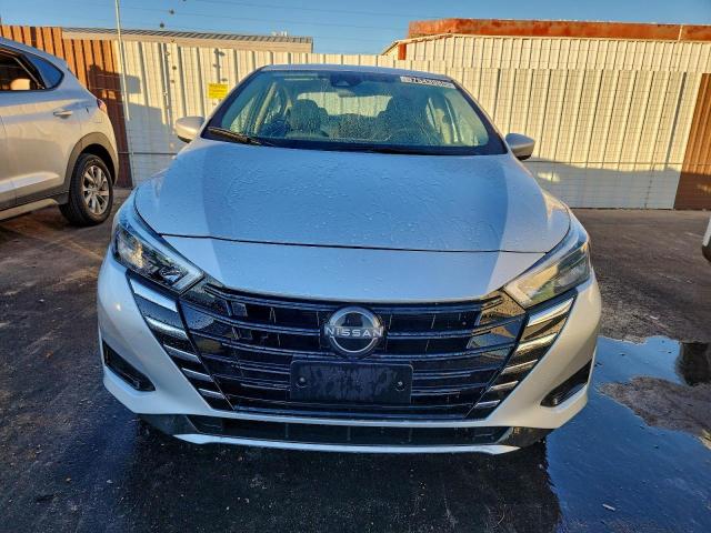 Nissan Versa Sv Image 4