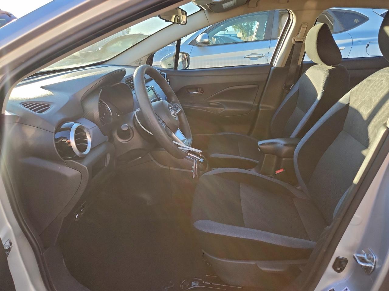 Nissan Versa Sv Image 2