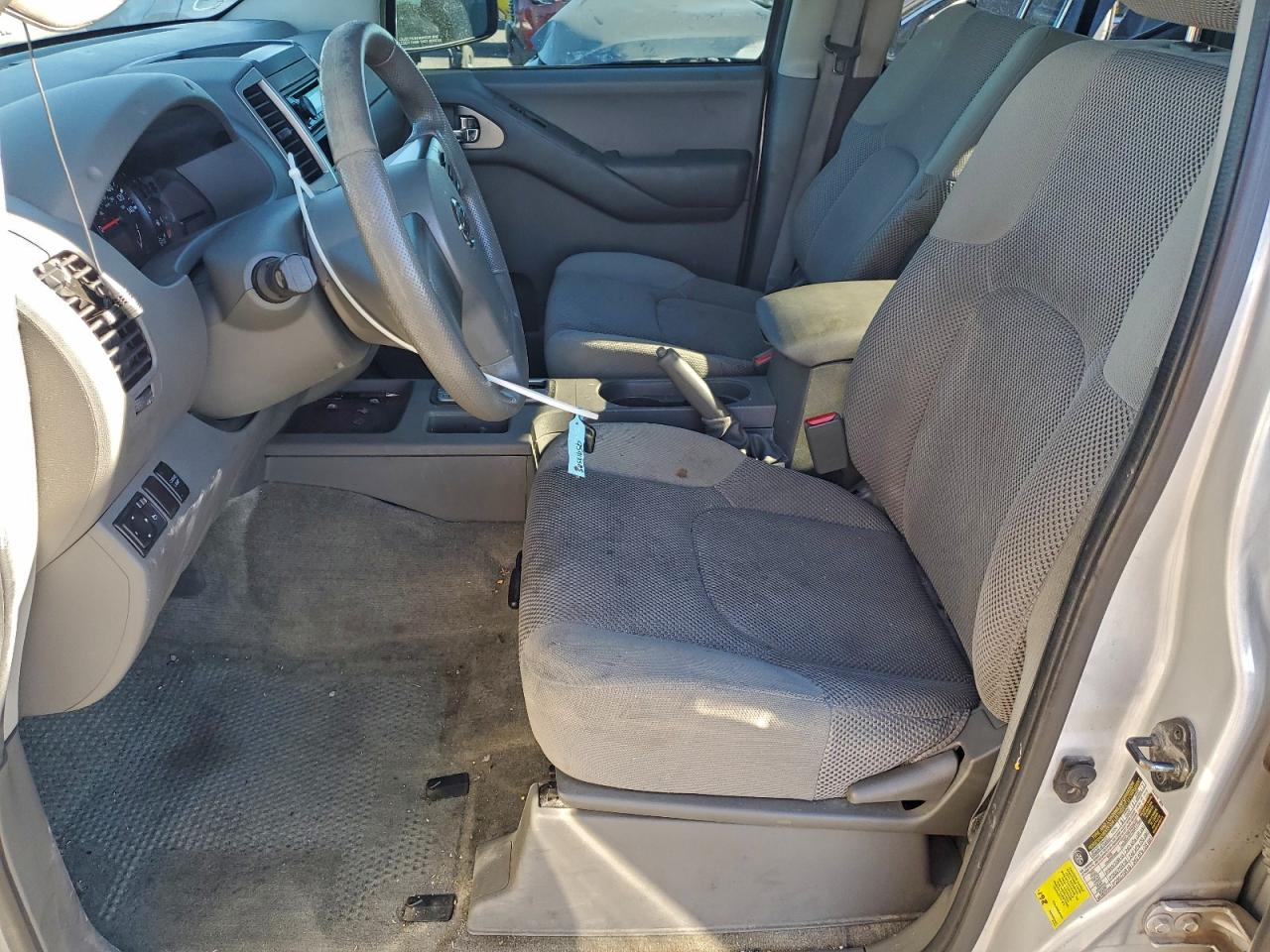 Nissan Frontier S Image 8