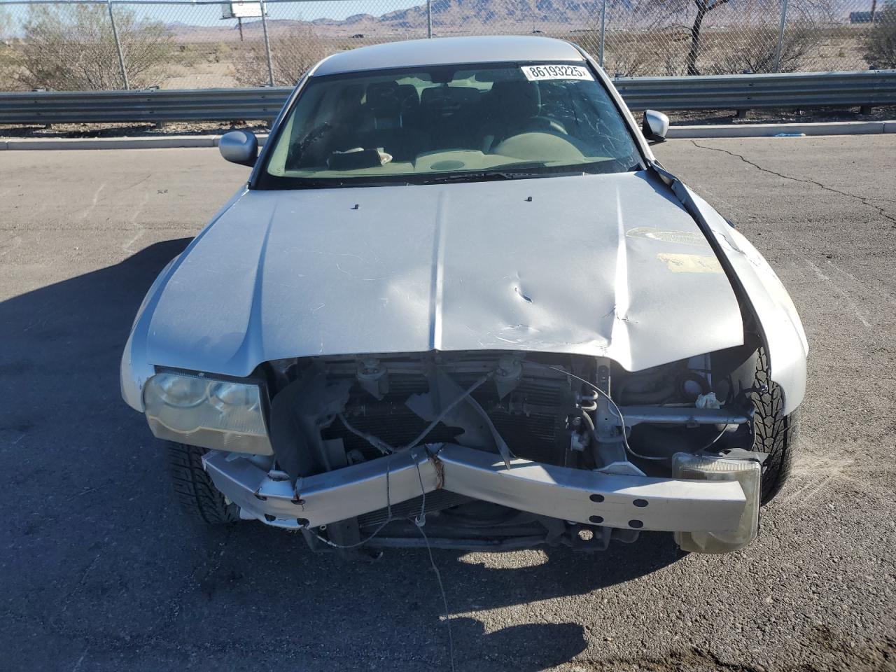 Chrysler 300 Image 12