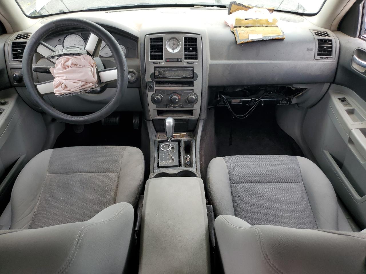 Chrysler 300 Image 9