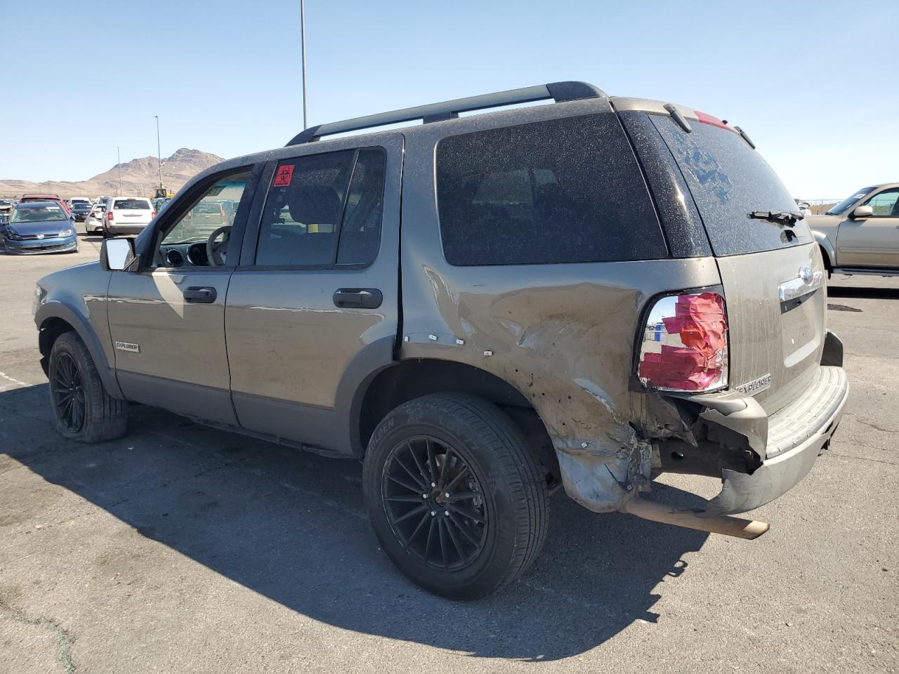 Ford Explorer Image 4