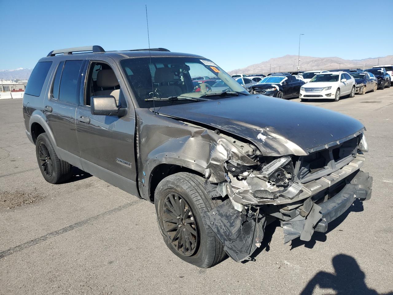 Ford Explorer Image 3