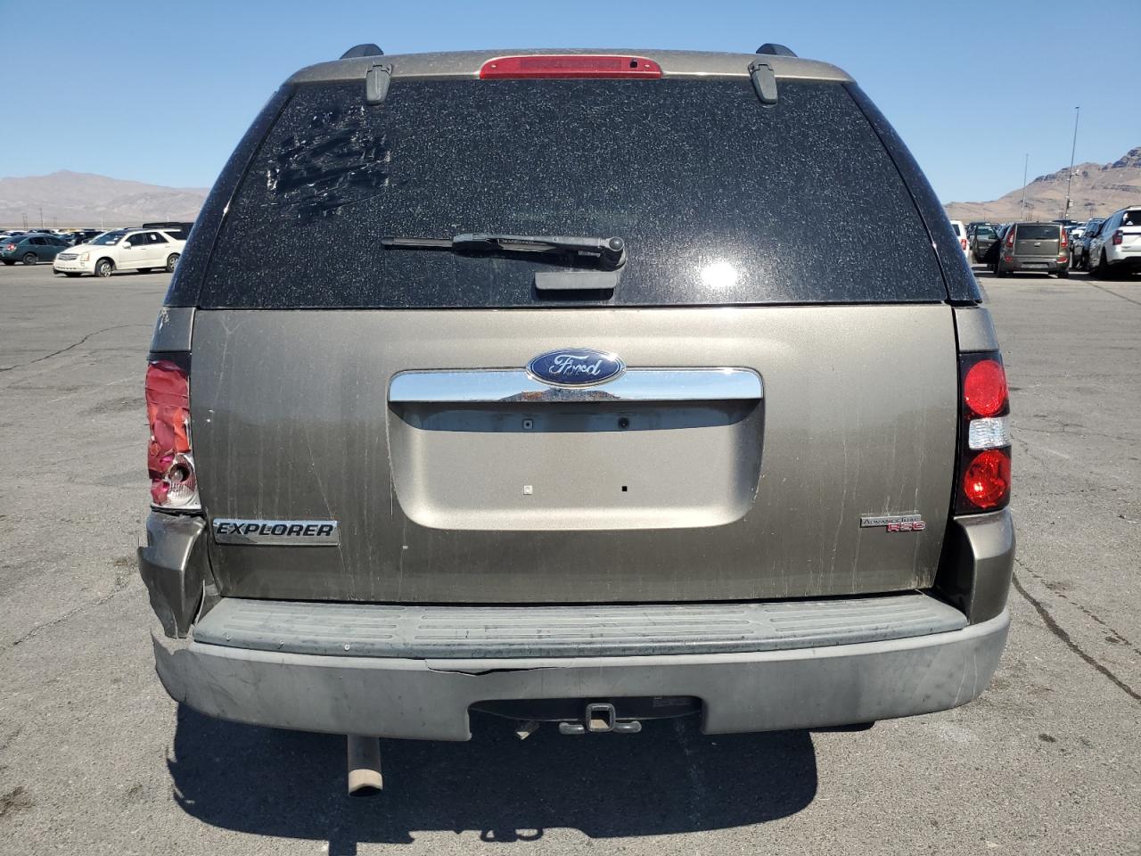 Ford Explorer Image 14