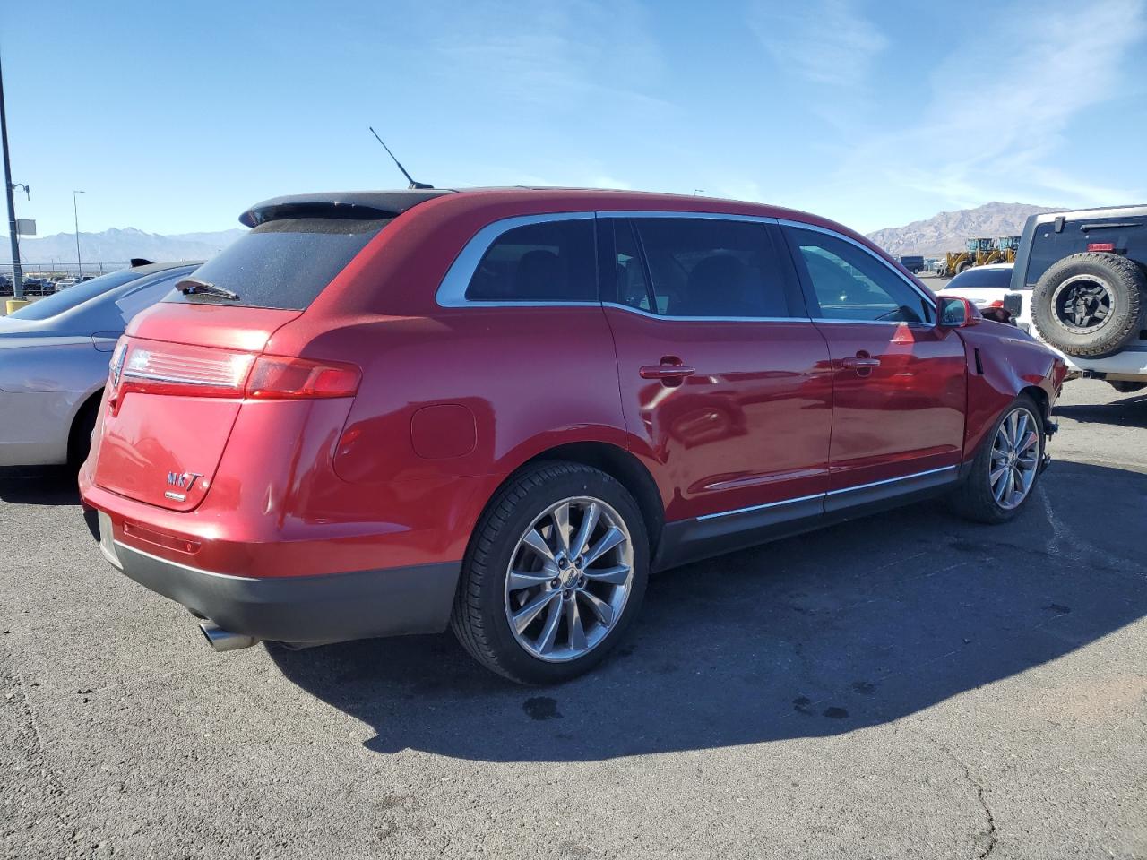 Lincoln MKT Image 4