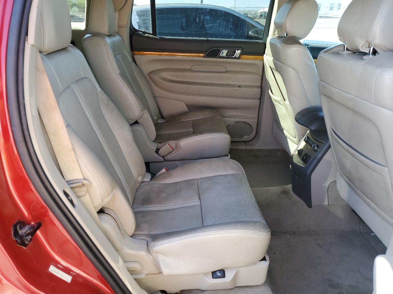 Lincoln MKT Image 10