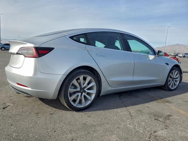 Tesla Model 3 Image 5