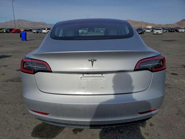 Tesla Model 3 Image 4