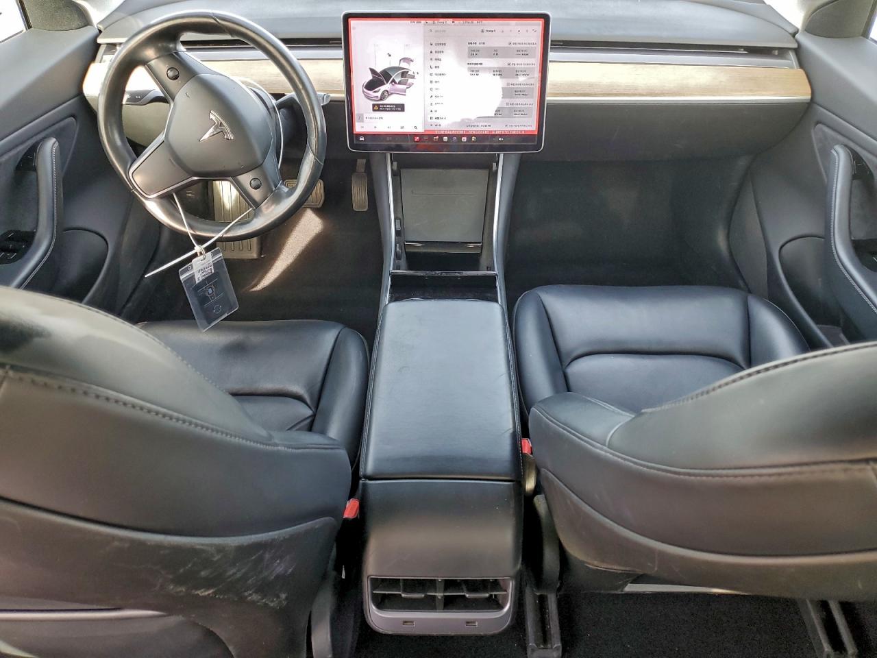 Tesla Model 3 Image 3