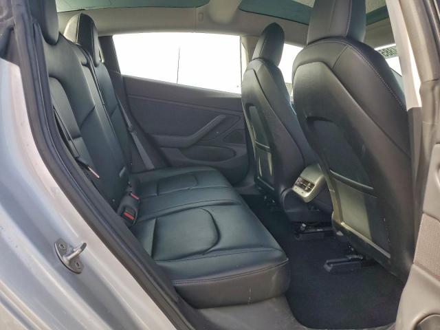 Tesla Model 3 Image 9