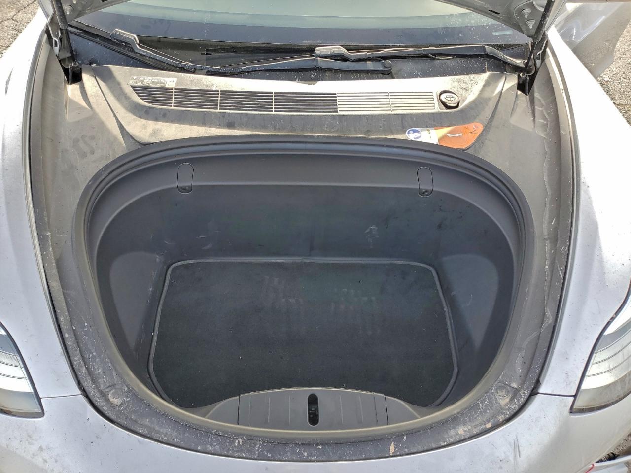 Tesla Model 3 Image 10