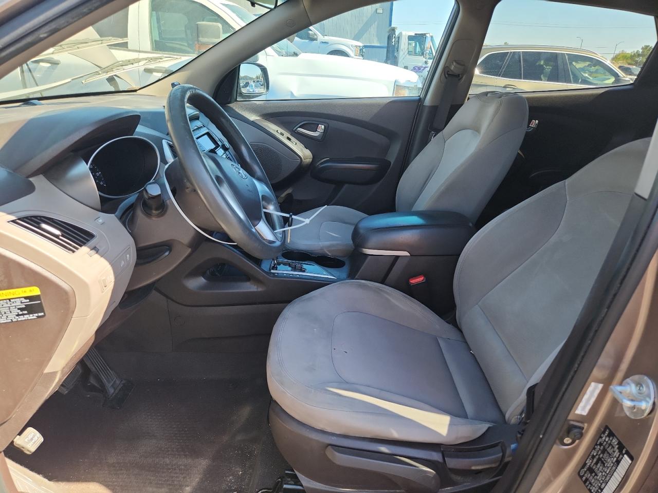 Hyundai TUCSON Gl Image 10