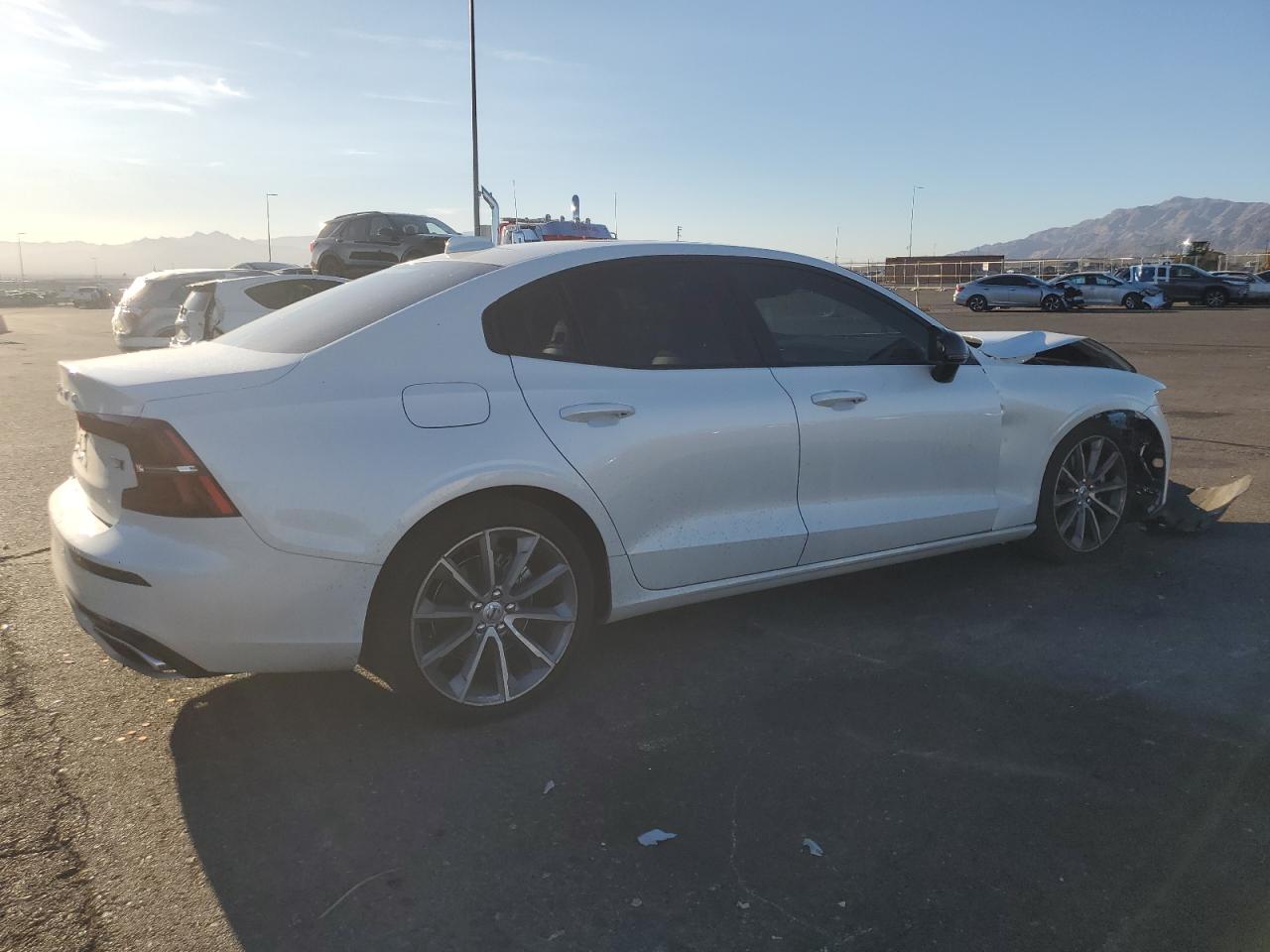 Volvo S60 T5 Momentum Image 13