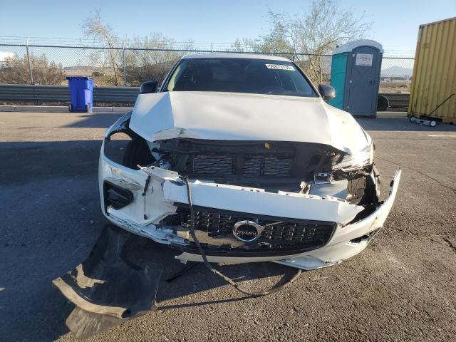 Volvo S60 T5 Momentum Image 11