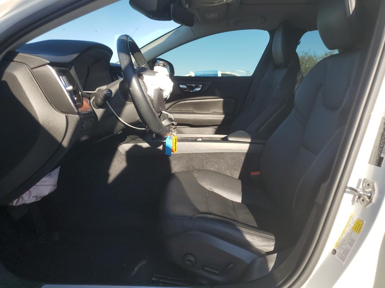 Volvo S60 T5 Momentum Image 4