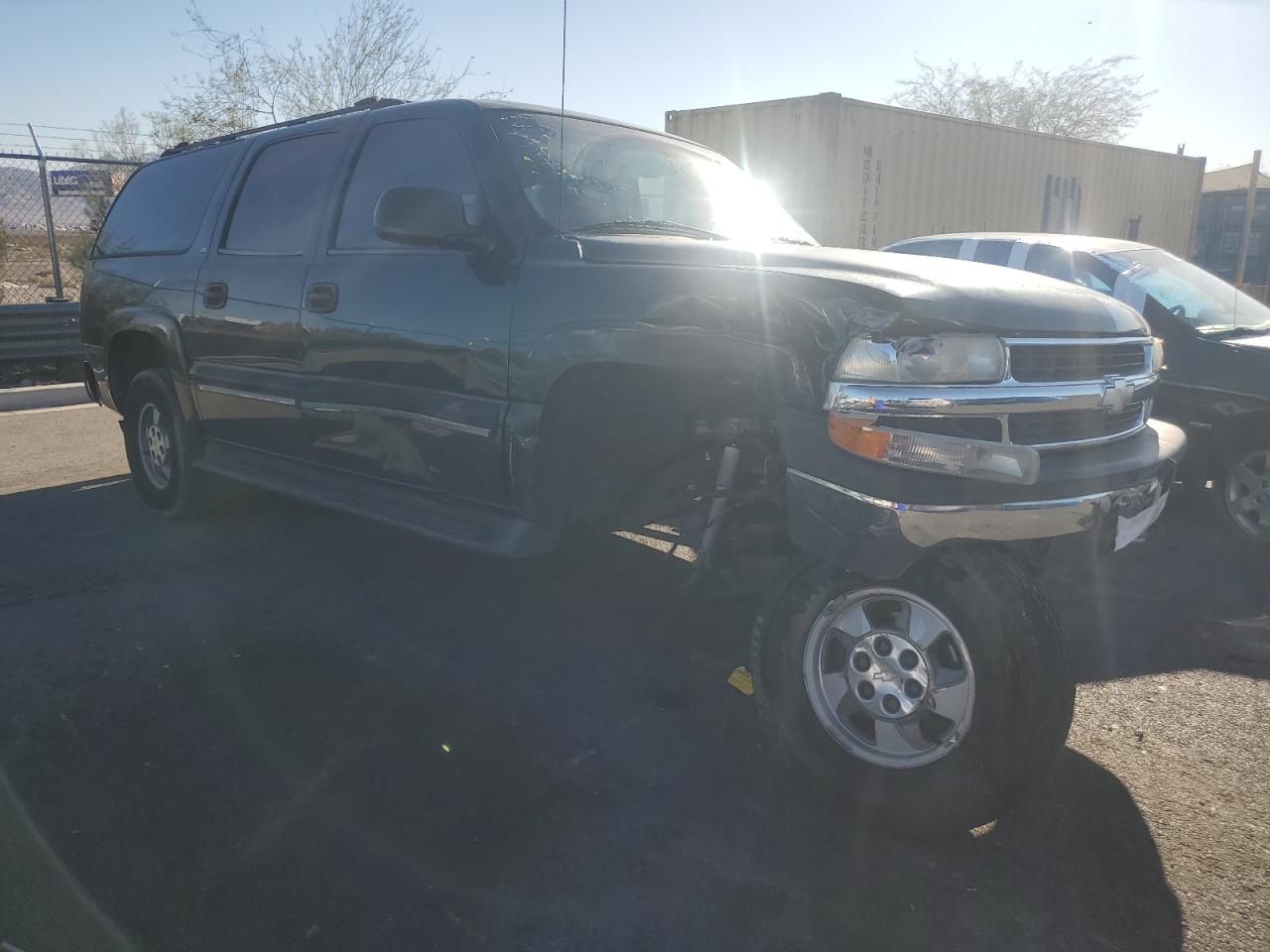 Chevrolet Suburban C1500 Image 3