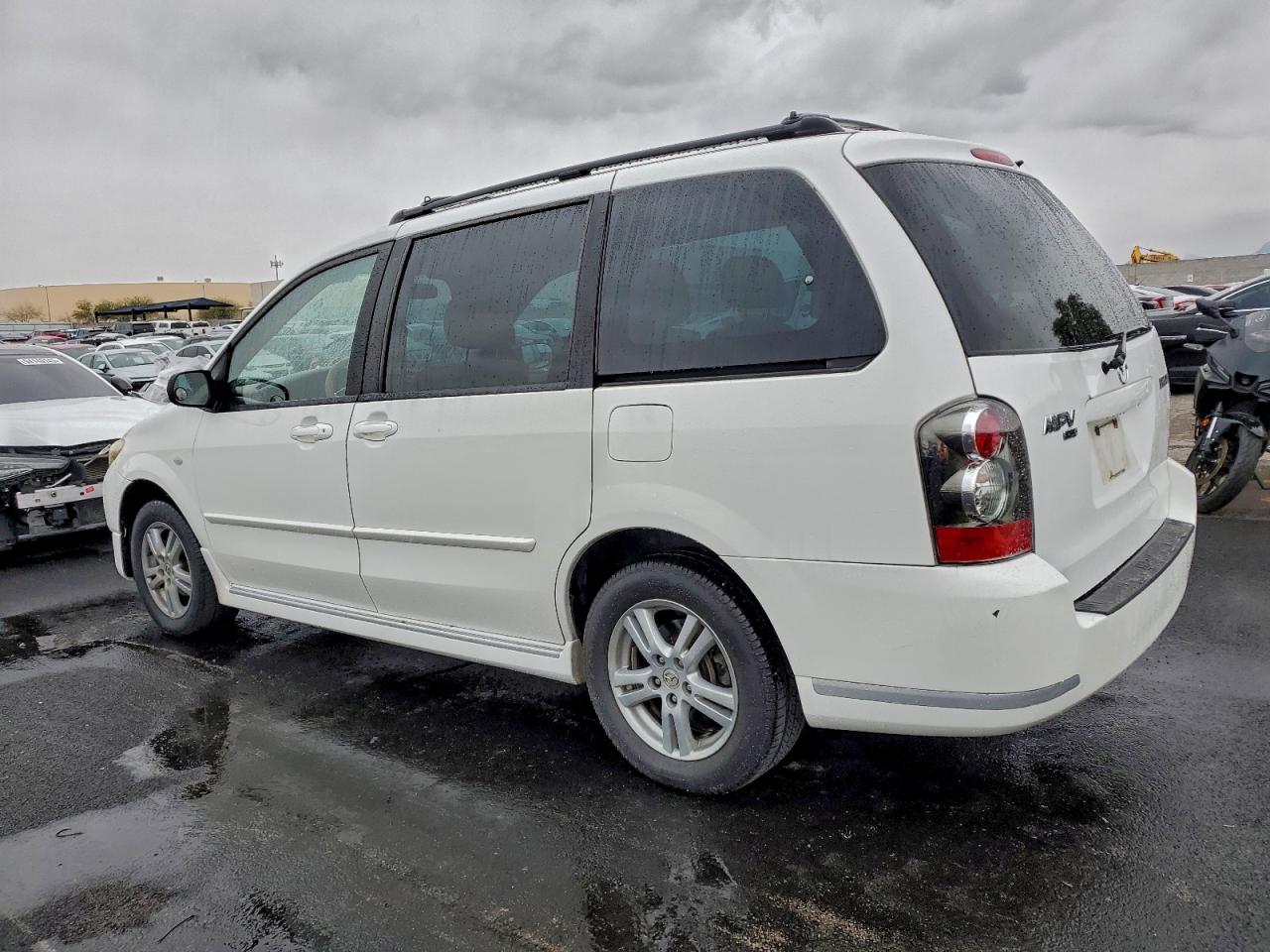 Mazda MPV Wagon Image 3