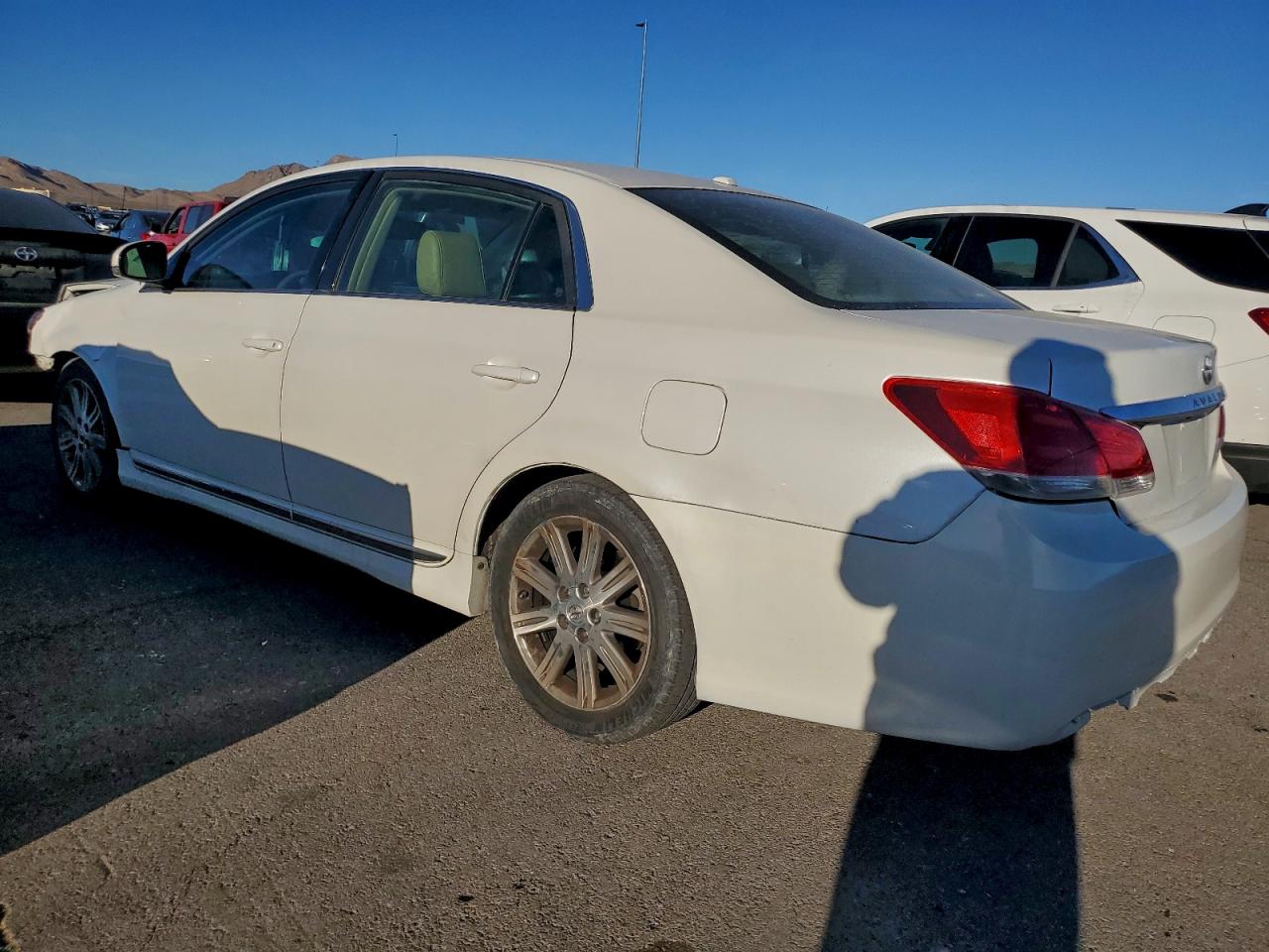 Toyota Avalon Base Image 3