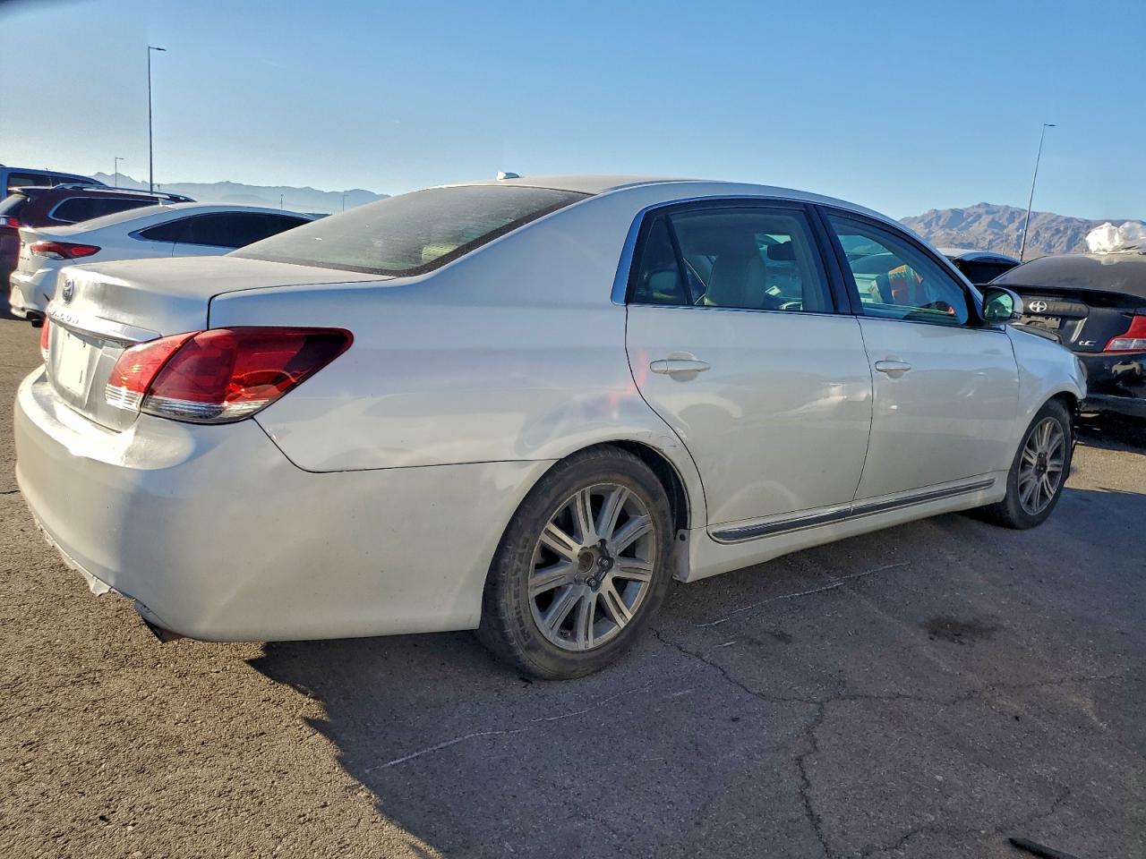 Toyota Avalon Base Image 2