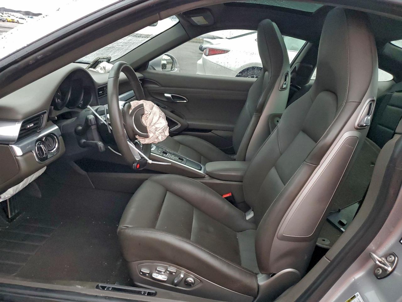 Porsche 911 Carrera Image 11