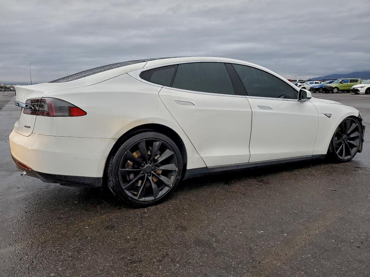 Tesla Model S Image 6