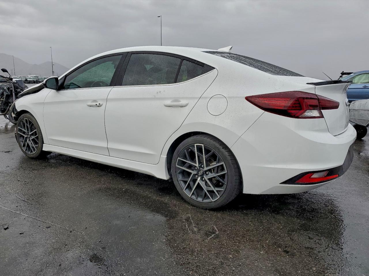 Hyundai ELANTRA Sport Image 2