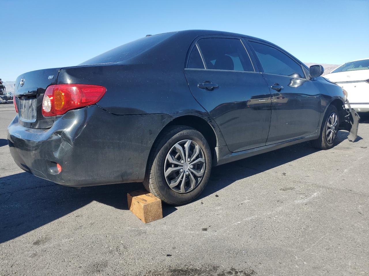 Toyota Corolla Base Image 12