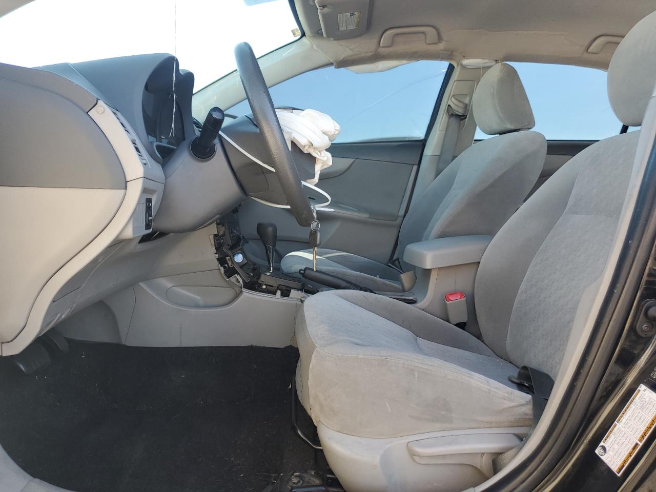 Toyota Corolla Base Image 7