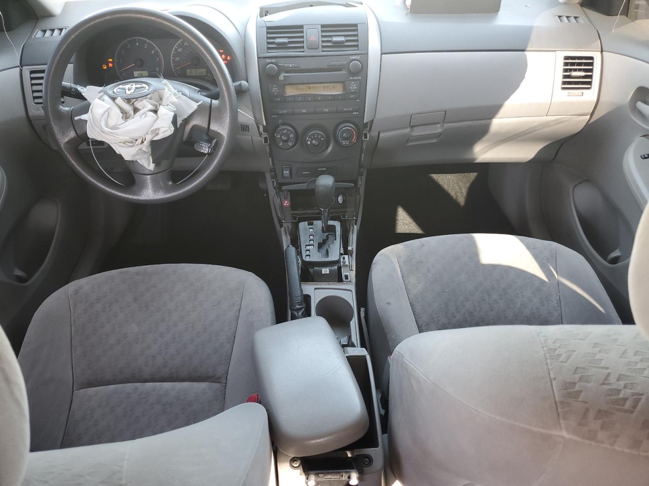 Toyota Corolla Base Image 2
