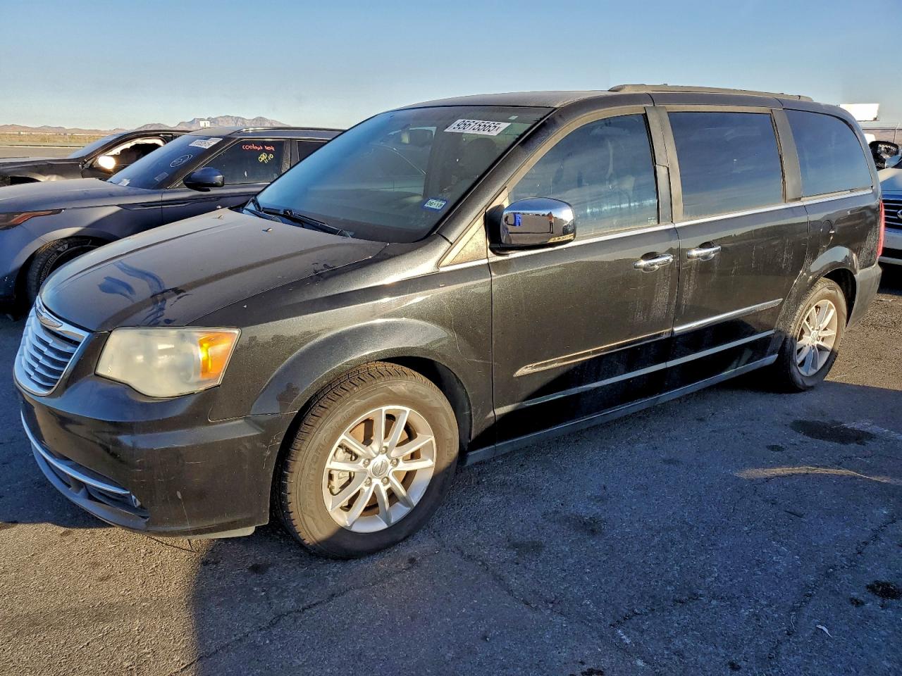Chrysler Minivan Touring L Image 1