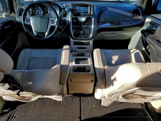 Chrysler Minivan Touring L Image 4