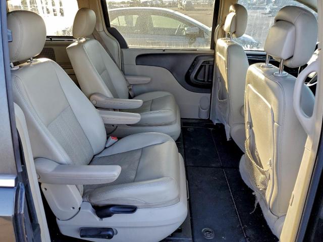 Chrysler Minivan Touring L Image 11