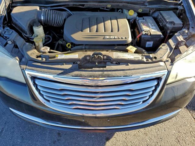 Chrysler Minivan Touring L Image 12