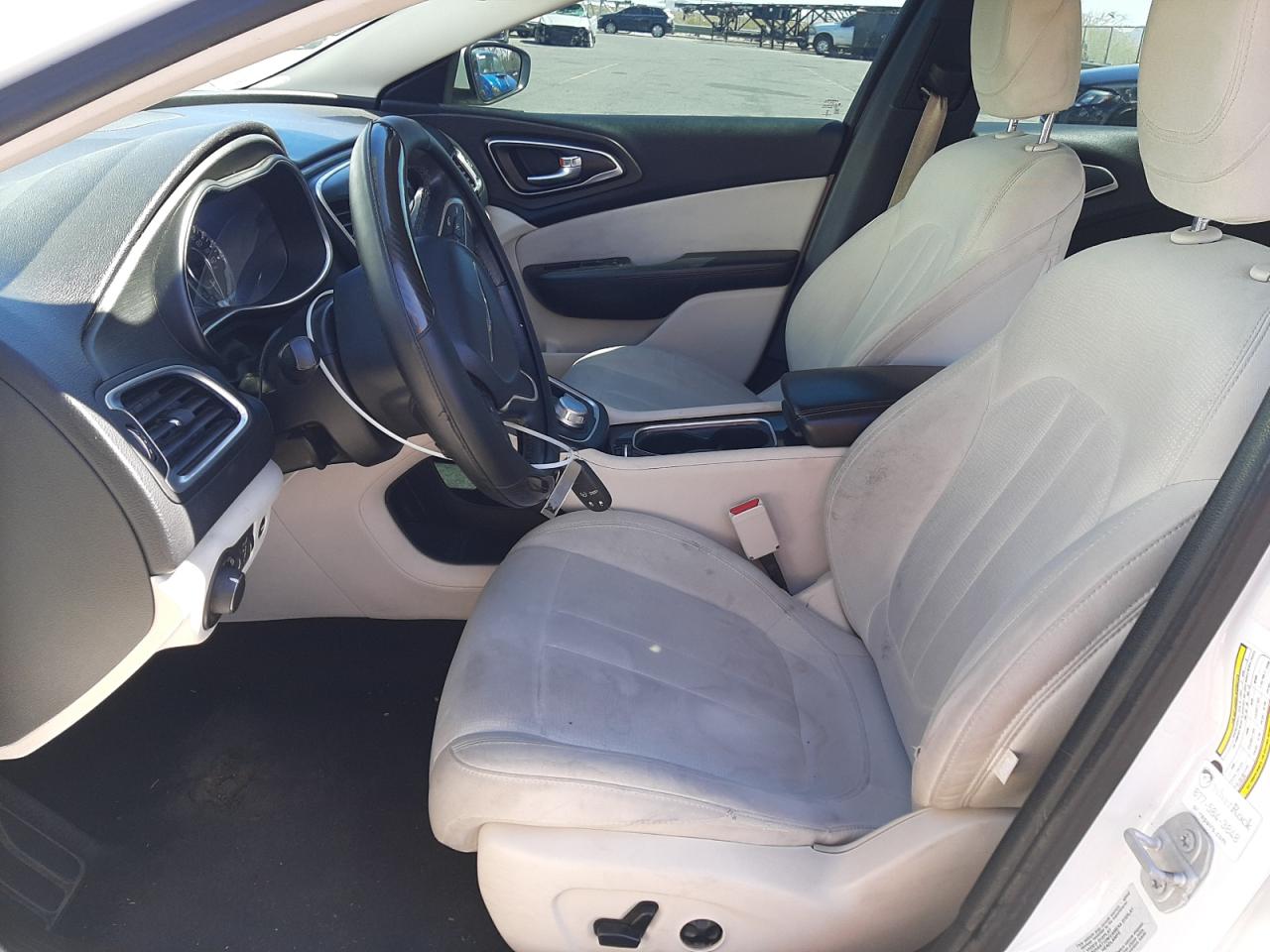 Chrysler 200 Limited Image 5