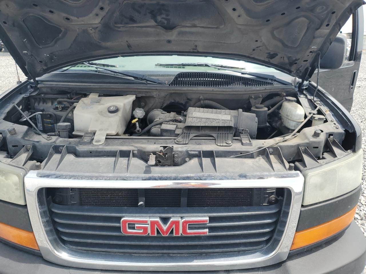 GMC Savana Cutaway G3500 Image 9